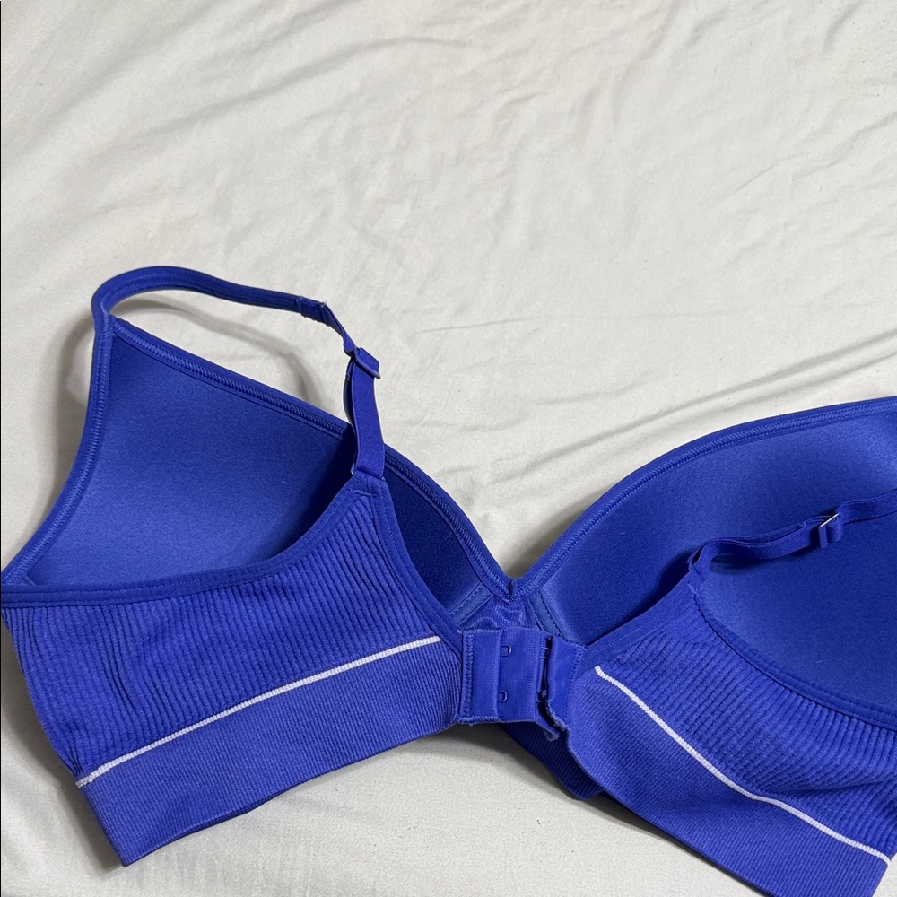 Hanes Women's Vibrant Blue Bra - Picture 2 of 2